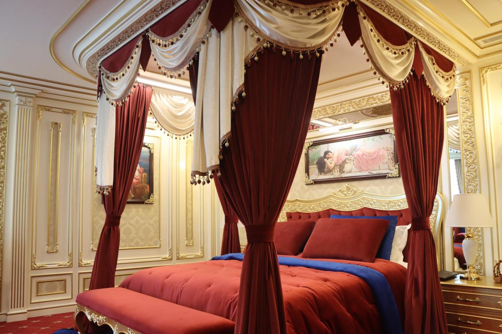Cristal Erbil Hotel Exterior photo A bedroom in the Imperial Suite