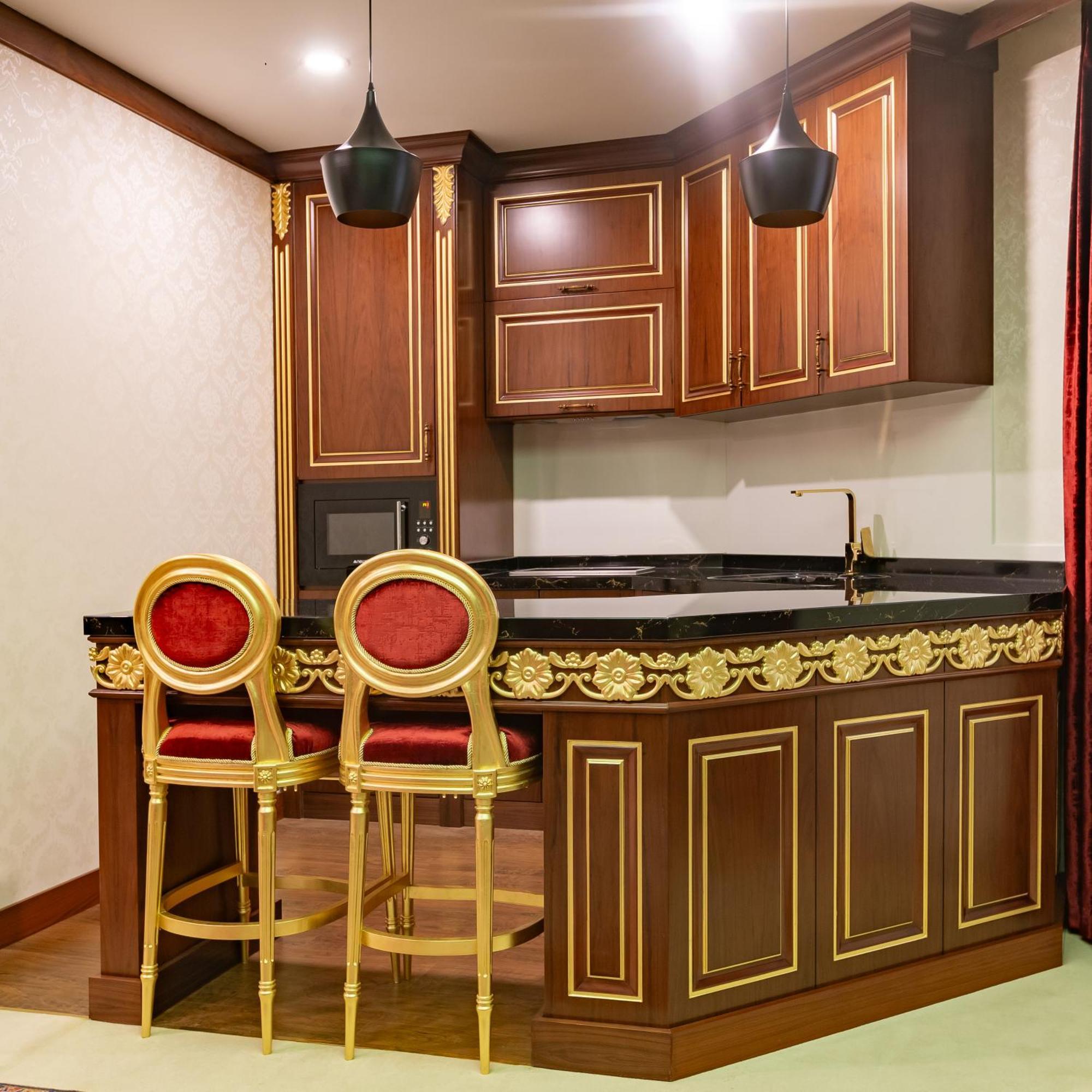 Cristal Erbil Hotel Exterior photo A wet bar in a hotel suite