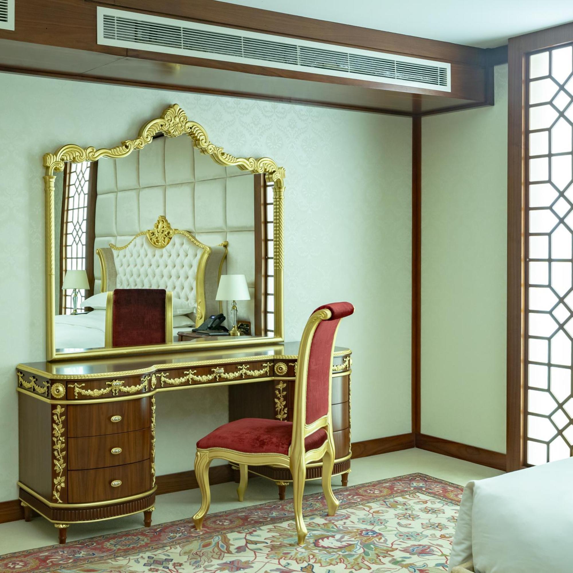 Cristal Erbil Hotel Exterior photo A dressing table